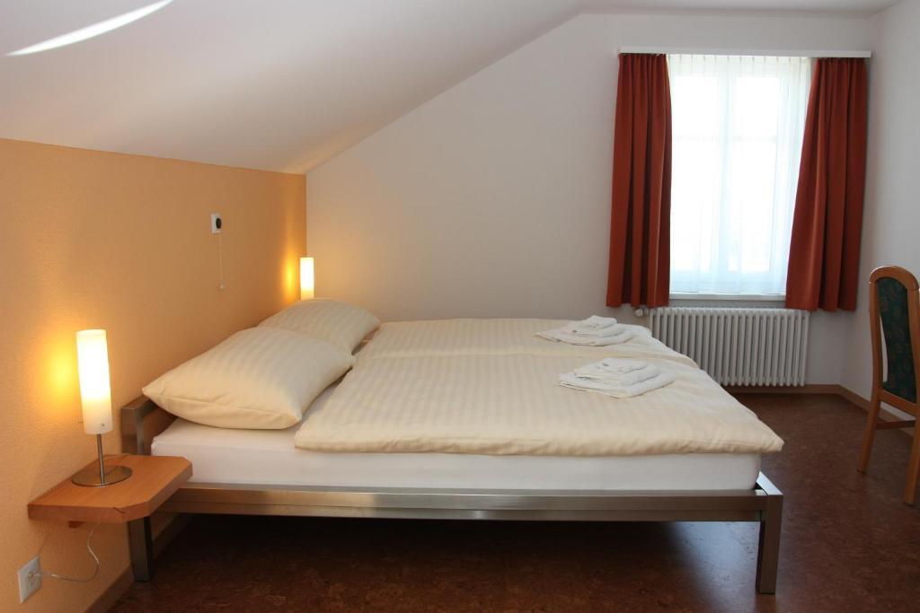 Hotel Speiserestaurant Bahnhof Guttingen ภายนอก รูปภาพ