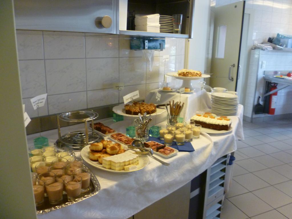 Hotel Speiserestaurant Bahnhof Guttingen ภายนอก รูปภาพ