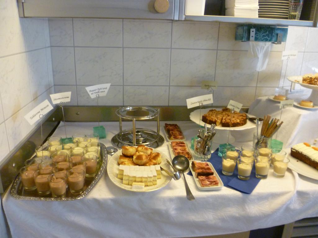 Hotel Speiserestaurant Bahnhof Guttingen ภายนอก รูปภาพ
