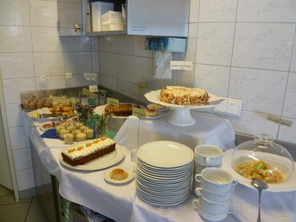 Hotel Speiserestaurant Bahnhof Guttingen ภายนอก รูปภาพ