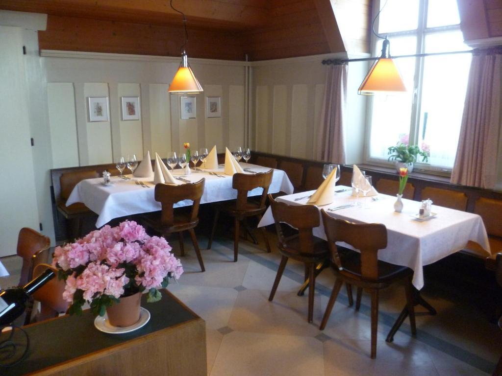 Hotel Speiserestaurant Bahnhof Guttingen ภายนอก รูปภาพ