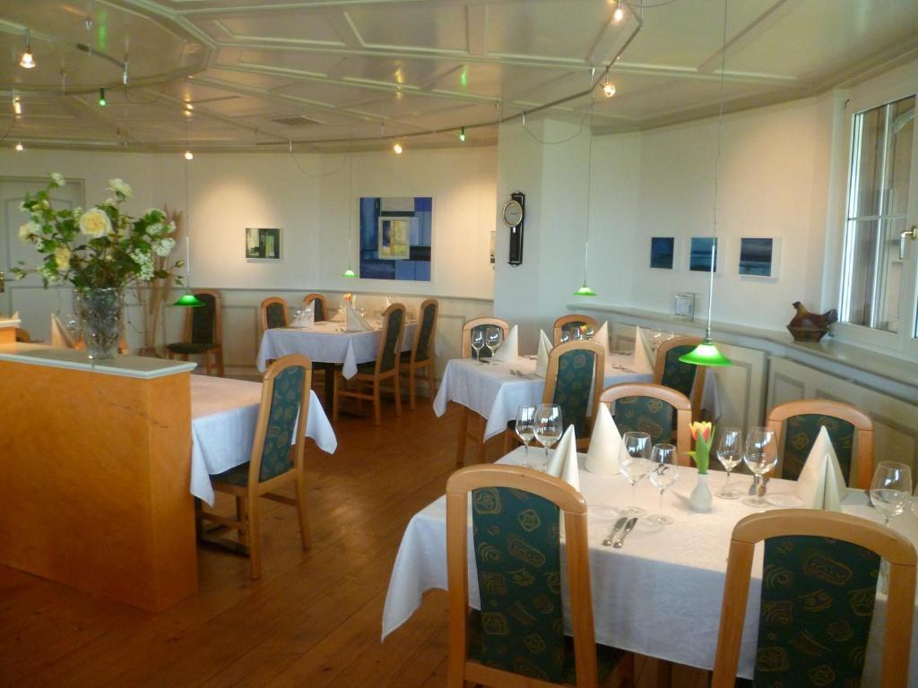 Hotel Speiserestaurant Bahnhof Guttingen ภายนอก รูปภาพ