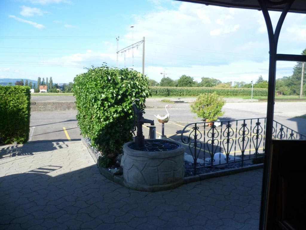 Hotel Speiserestaurant Bahnhof Guttingen ภายนอก รูปภาพ