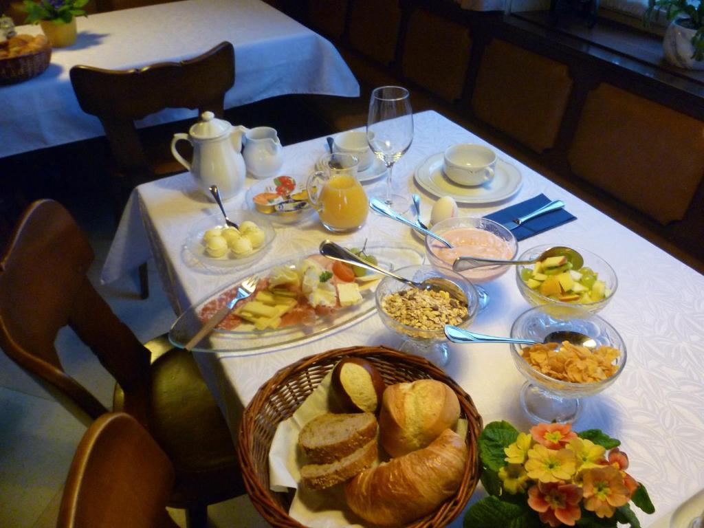 Hotel Speiserestaurant Bahnhof Guttingen ภายนอก รูปภาพ