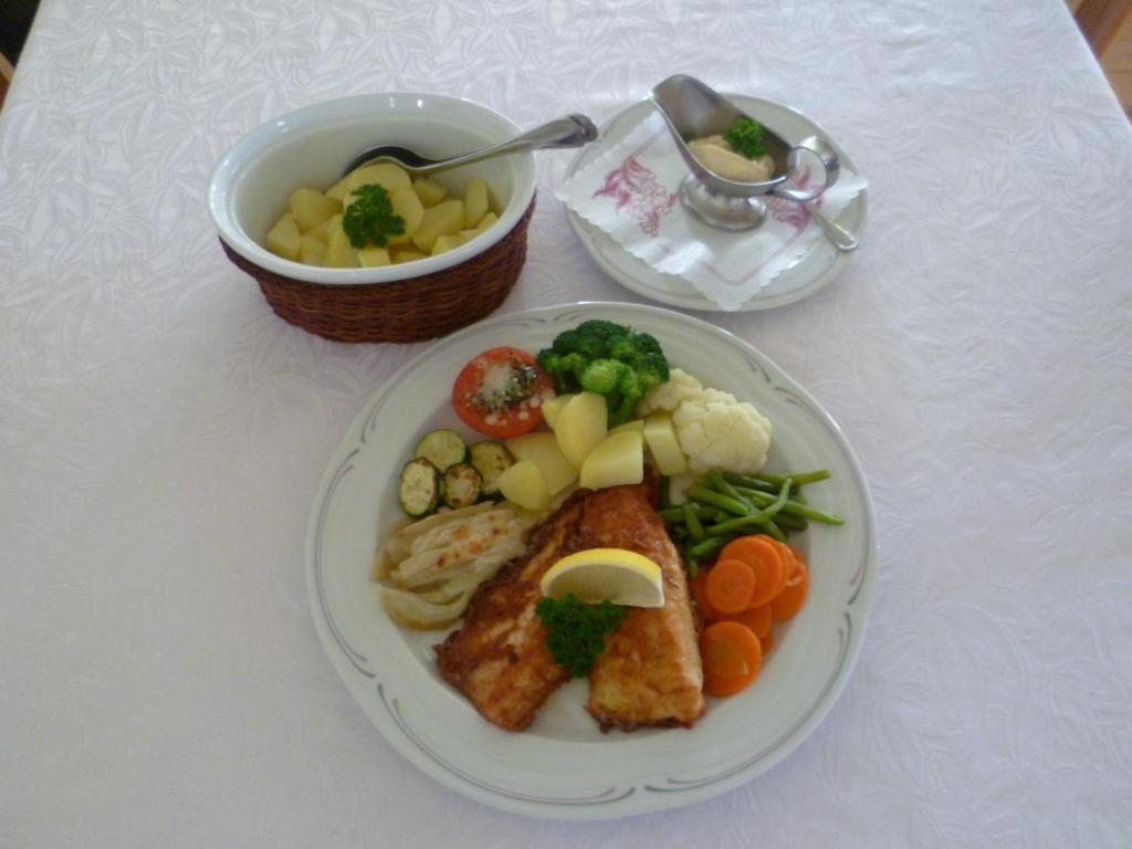 Hotel Speiserestaurant Bahnhof Guttingen ภายนอก รูปภาพ