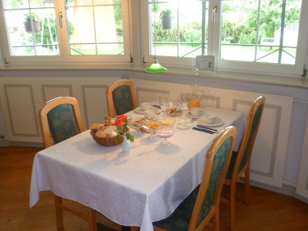 Hotel Speiserestaurant Bahnhof Guttingen ภายนอก รูปภาพ