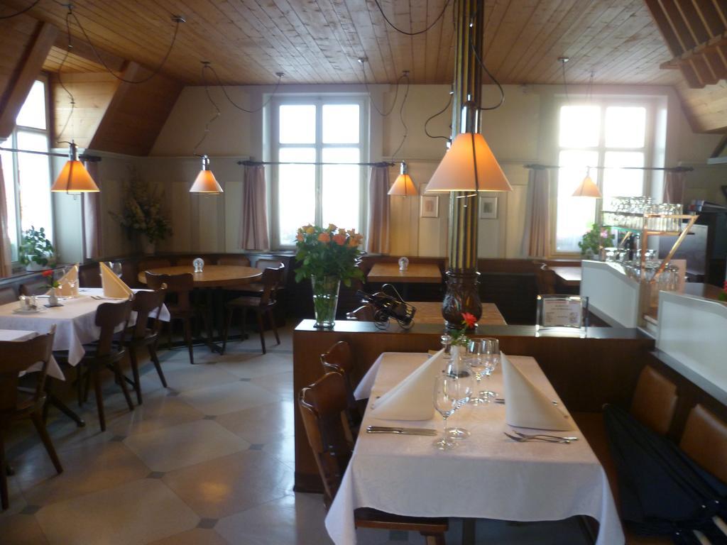 Hotel Speiserestaurant Bahnhof Guttingen ภายนอก รูปภาพ