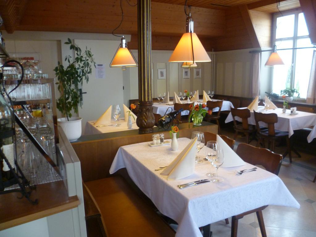 Hotel Speiserestaurant Bahnhof Guttingen ภายนอก รูปภาพ