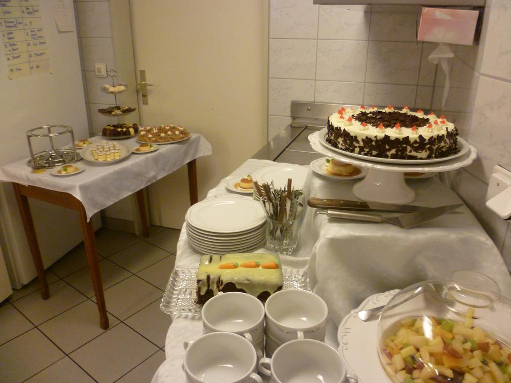 Hotel Speiserestaurant Bahnhof Guttingen ภายนอก รูปภาพ