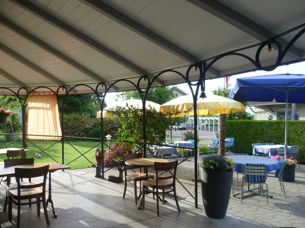 Hotel Speiserestaurant Bahnhof Guttingen ภายนอก รูปภาพ