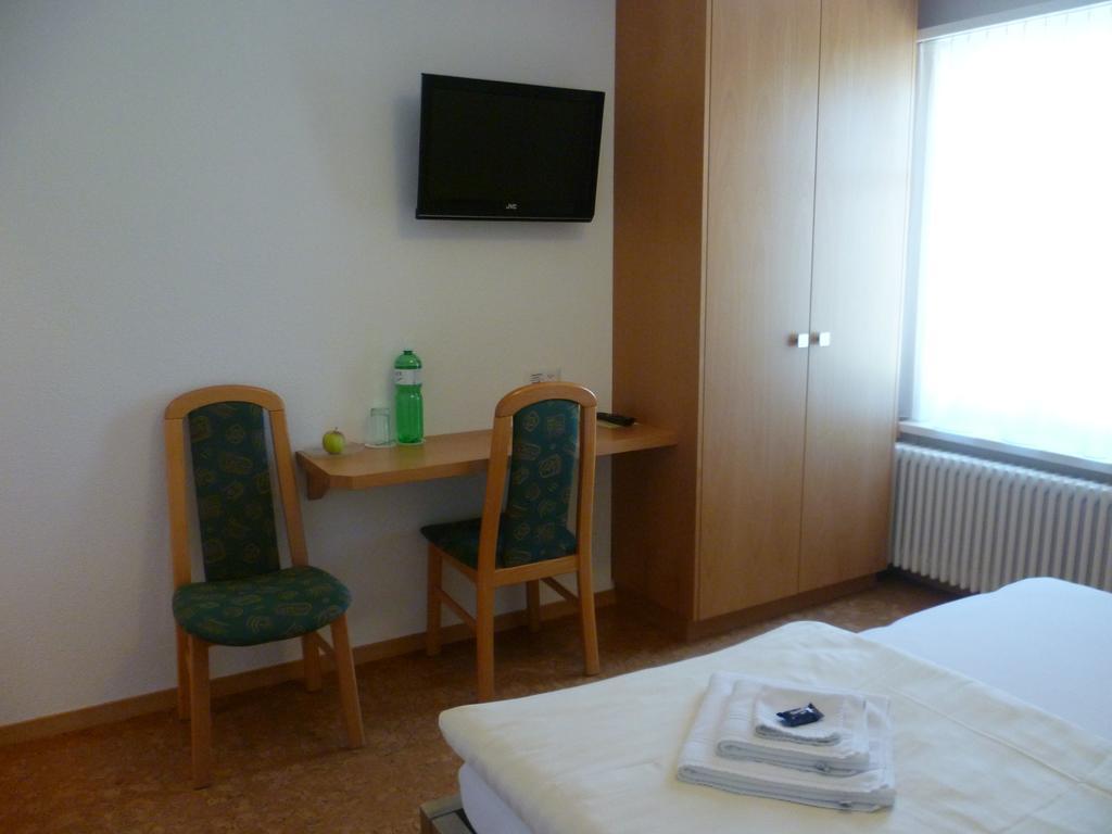 Hotel Speiserestaurant Bahnhof Guttingen ภายนอก รูปภาพ