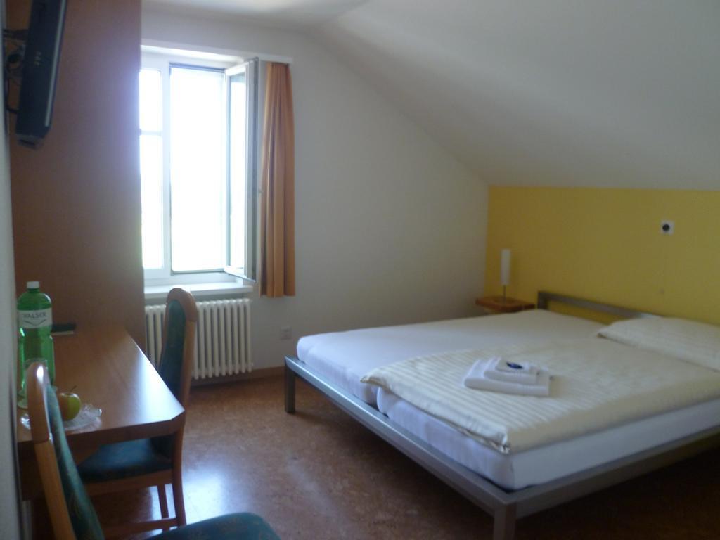 Hotel Speiserestaurant Bahnhof Guttingen ภายนอก รูปภาพ