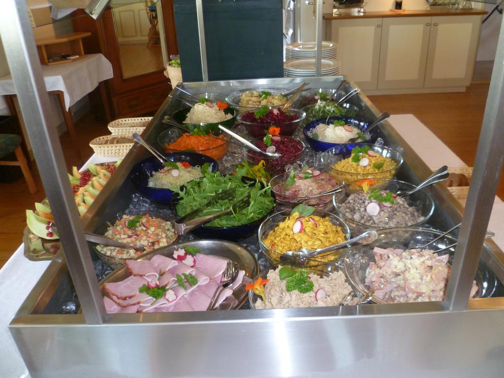 Hotel Speiserestaurant Bahnhof Guttingen ภายนอก รูปภาพ