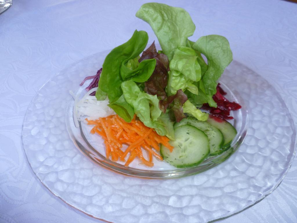 Hotel Speiserestaurant Bahnhof Guttingen ภายนอก รูปภาพ