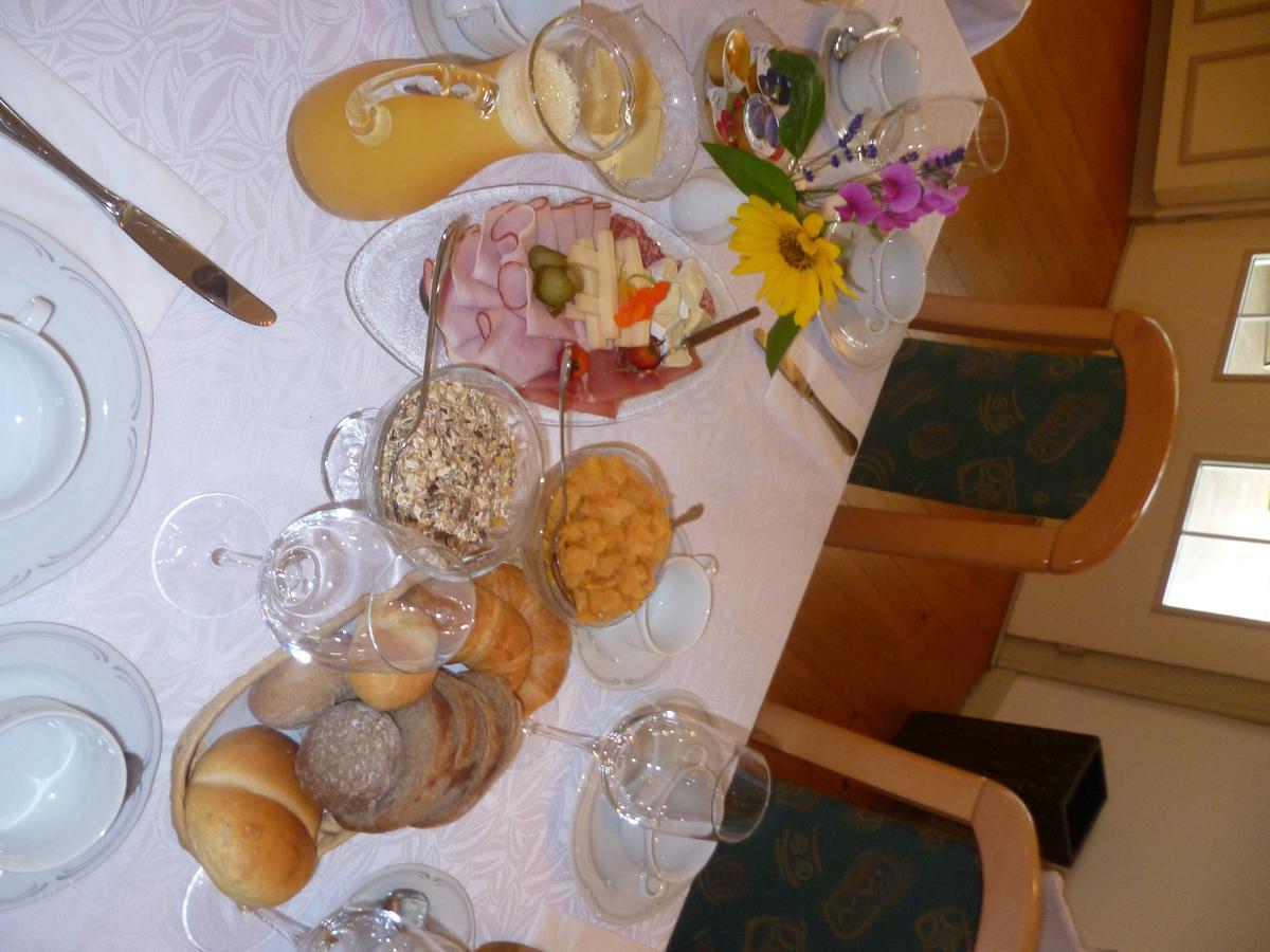 Hotel Speiserestaurant Bahnhof Guttingen ภายนอก รูปภาพ